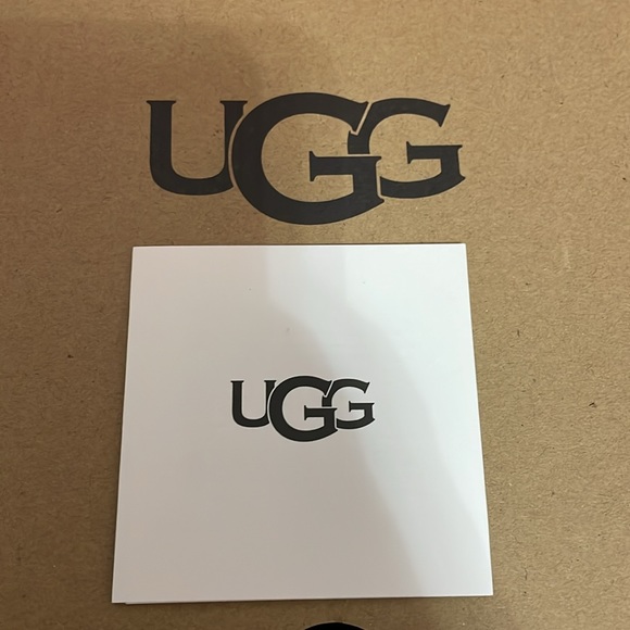 UGG NWT, baby girl size 7 red classic UGG boots. - Picture 10 of 10